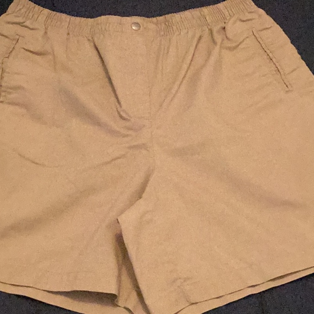 🍷 Tan Cargo Shorts
